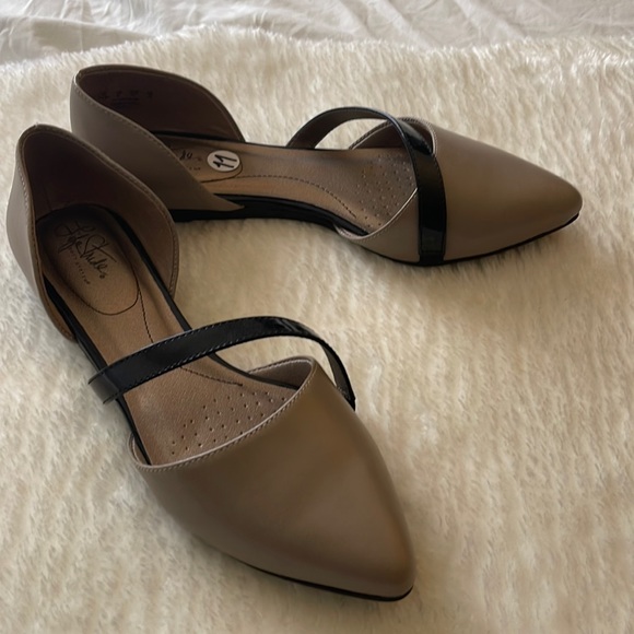 Life Stride Shoes - LifeStride Soft System Women Wide Flats, Size 11, Black and Fiat dark beige